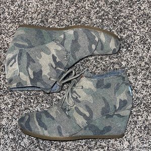 Women’s Croc Wedges